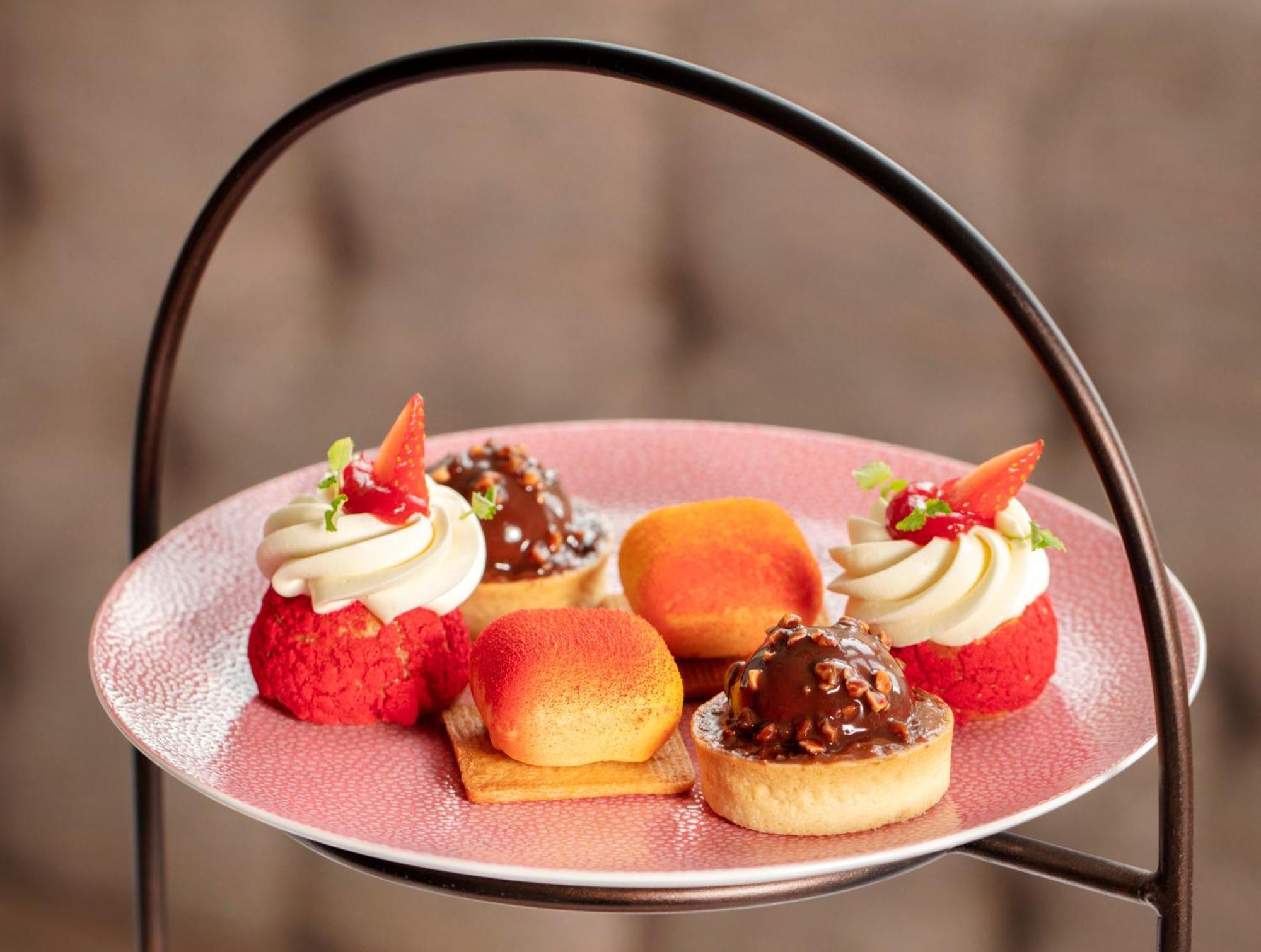 Schloss Roxburghe, Part Of Destination By Hyatt Exterior foto A selection of petits fours