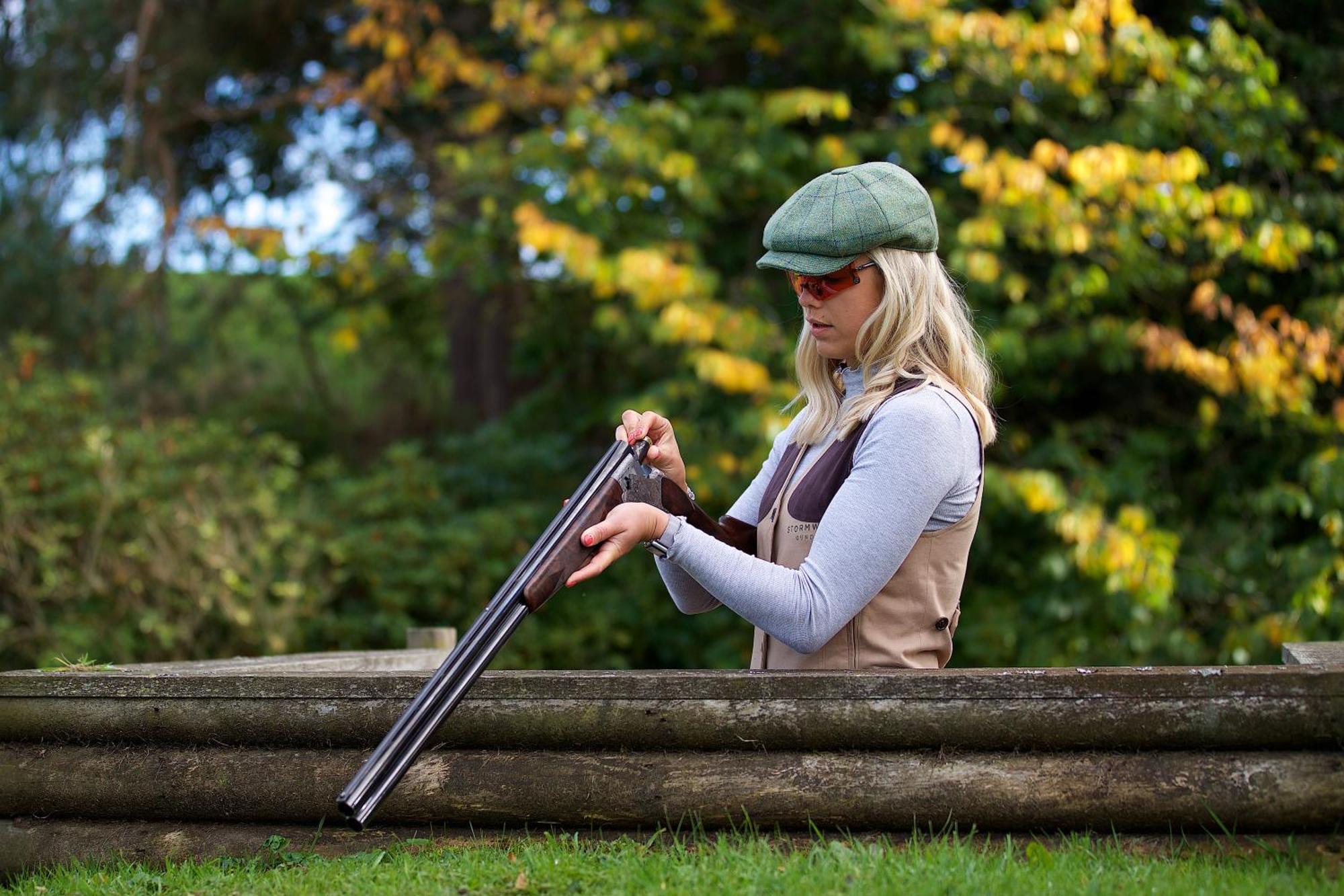 Schloss Roxburghe, Part Of Destination By Hyatt Exterior foto A woman wearing a shooting vest