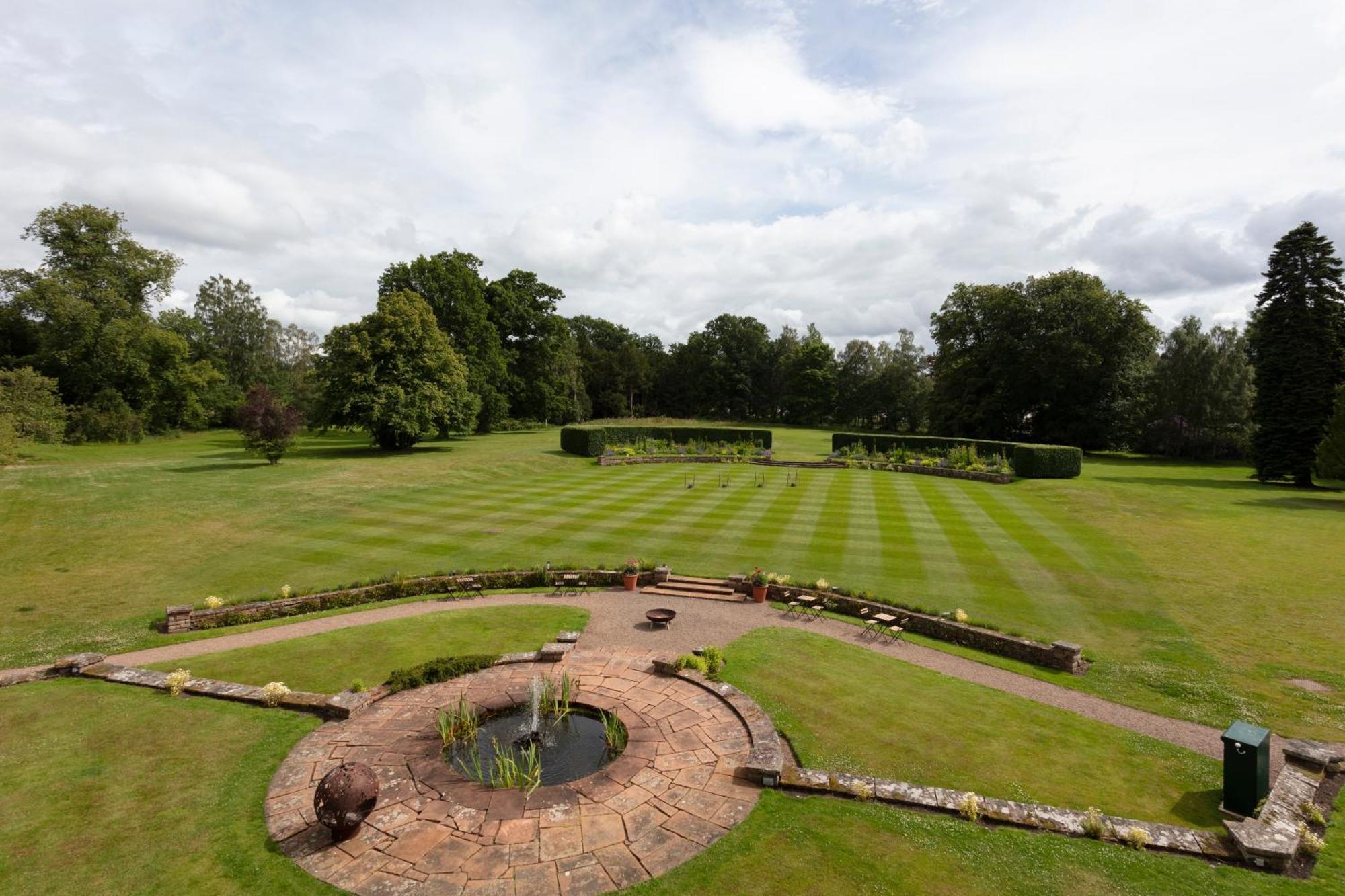 Schloss Roxburghe, Part Of Destination By Hyatt Exterior foto The gardens at the centre