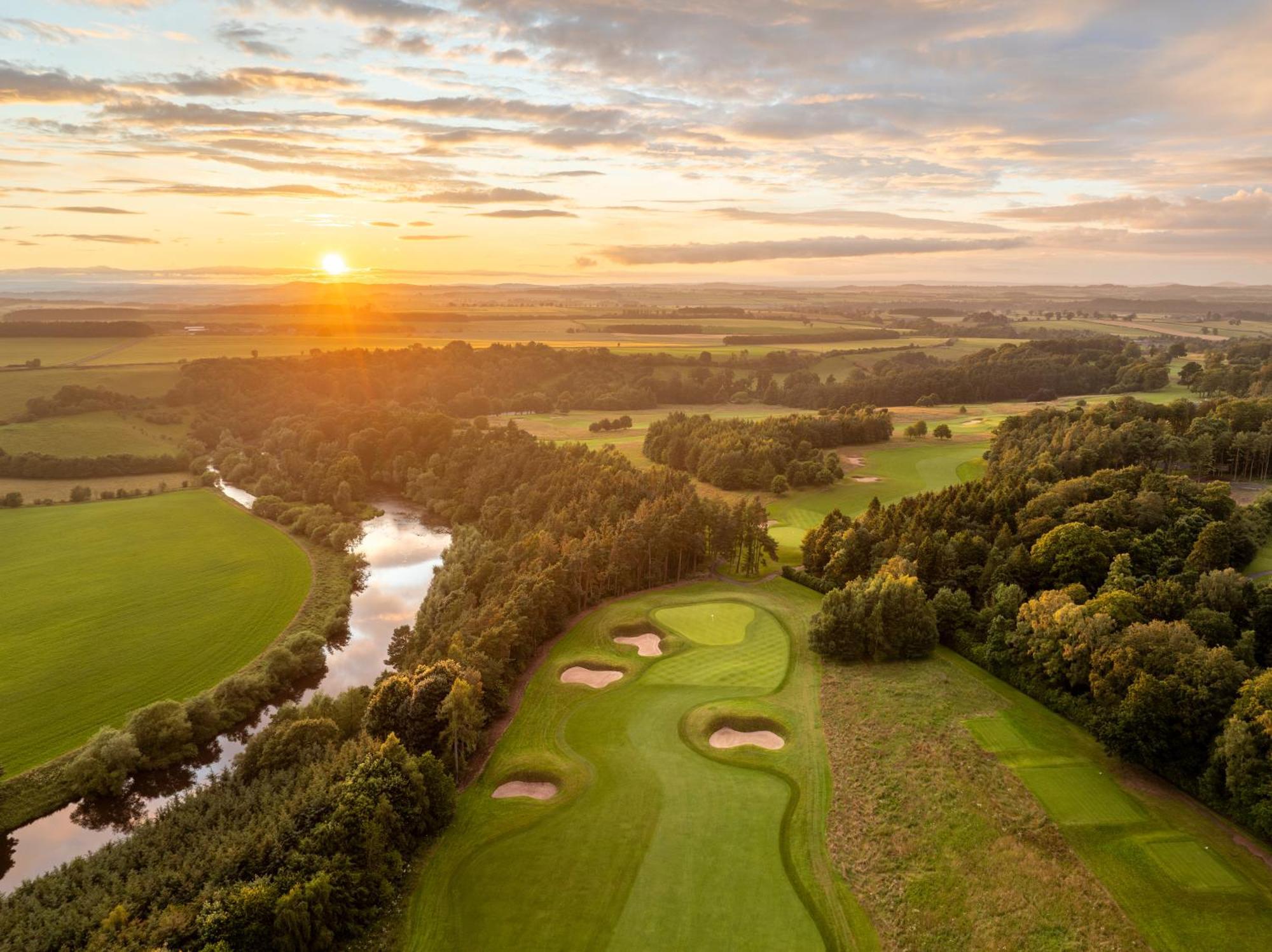 Schloss Roxburghe, Part Of Destination By Hyatt Exterior foto The 18th hole at the Old Golf Course
