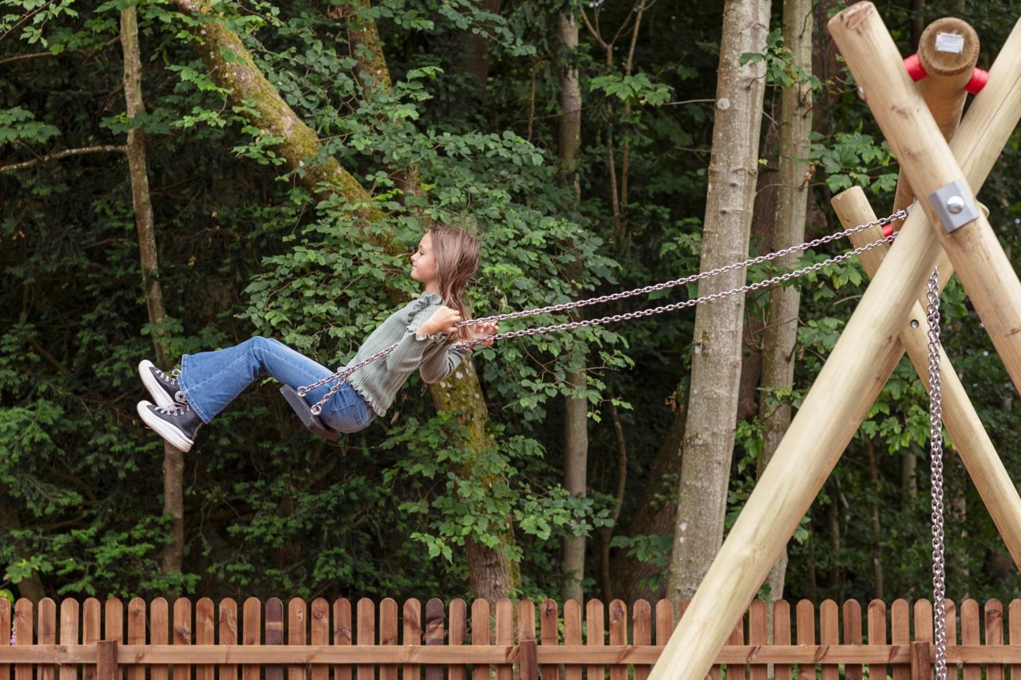 Schloss Roxburghe, Part Of Destination By Hyatt Exterior foto A child on a swing